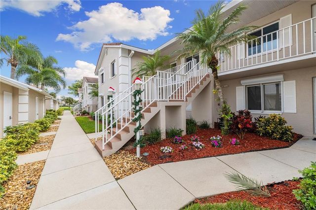 6900 Dennis CIR J-205, Naples, FL 34104