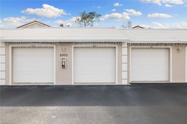 6900 Dennis CIR J-205, Naples, FL 34104