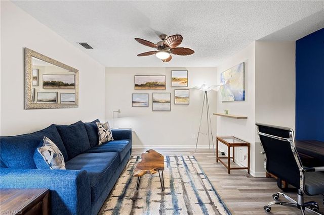 6900 Dennis CIR J-205, Naples, FL 34104