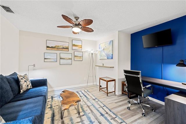6900 Dennis CIR J-205, Naples, FL 34104