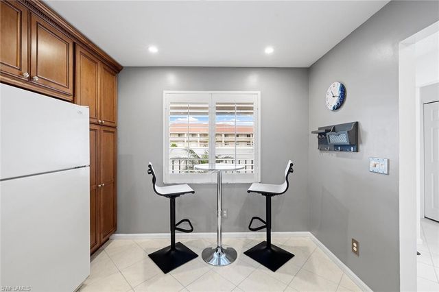 6900 Dennis CIR J-205, Naples, FL 34104
