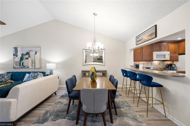 6900 Dennis CIR J-205, Naples, FL 34104