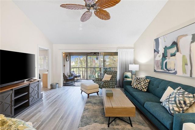 6900 Dennis CIR J-205, Naples, FL 34104