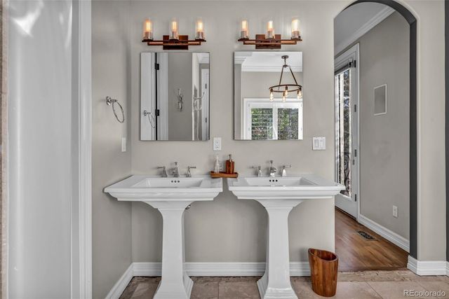 2527 Tremont Place, Denver, CO 80205