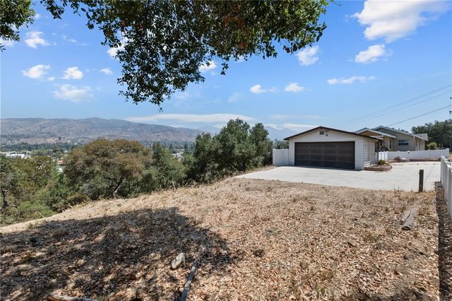 307 W Gladstone, San Dimas, CA 91773