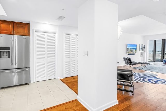 1 BEACH DRIVE SE 1207, St Petersburg, FL 33701