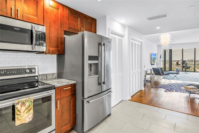 1 BEACH DRIVE SE 1207, St Petersburg, FL 33701