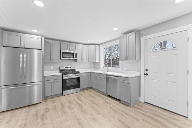 29 Hunt St, Brockton, MA 02302