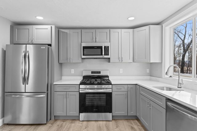 29 Hunt St, Brockton, MA 02302