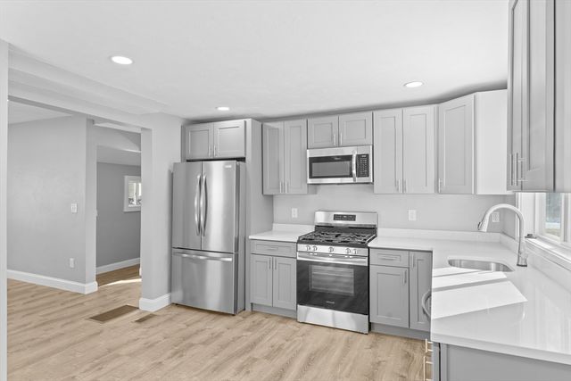 29 Hunt St, Brockton, MA 02302