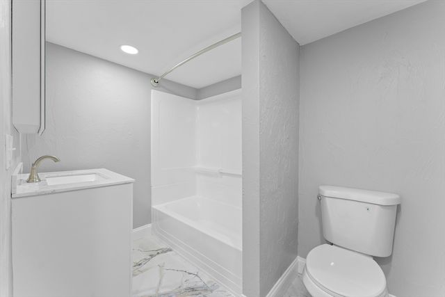 29 Hunt St, Brockton, MA 02302