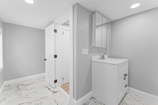 29 Hunt St, Brockton, MA 02302