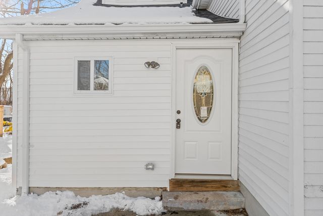 29 Hunt St, Brockton, MA 02302