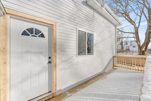 29 Hunt St, Brockton, MA 02302