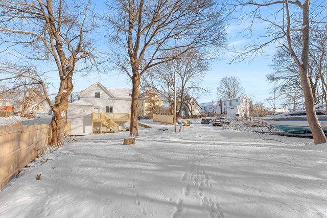 29 Hunt St, Brockton, MA 02302