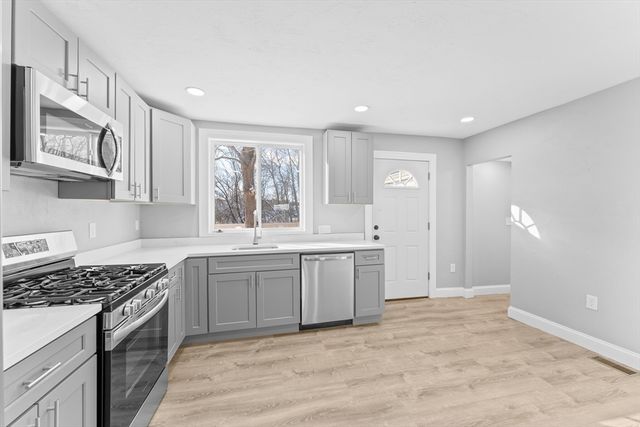 29 Hunt St, Brockton, MA 02302