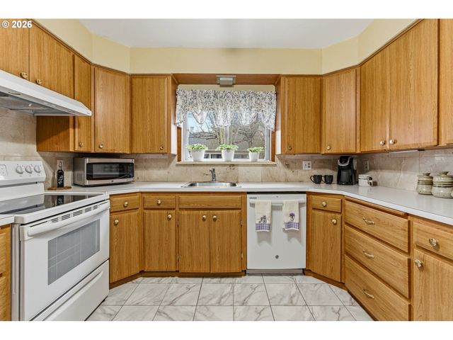 7052 N FENWICK Ave, Portland, OR 97217