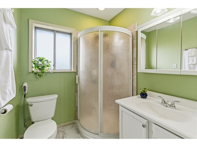 7052 N FENWICK Ave, Portland, OR 97217