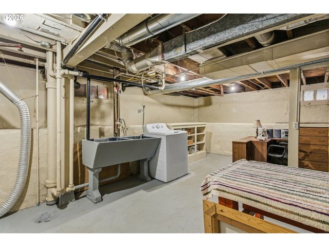 7052 N FENWICK Ave, Portland, OR 97217