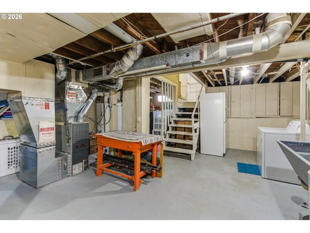 7052 N FENWICK Ave, Portland, OR 97217