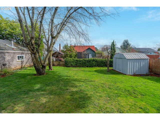 7052 N FENWICK Ave, Portland, OR 97217