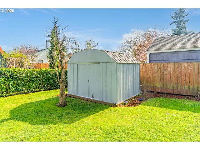 7052 N FENWICK Ave, Portland, OR 97217