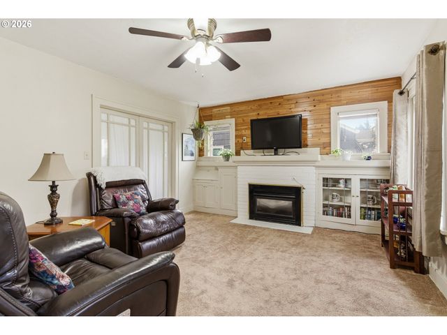 7052 N FENWICK Ave, Portland, OR 97217