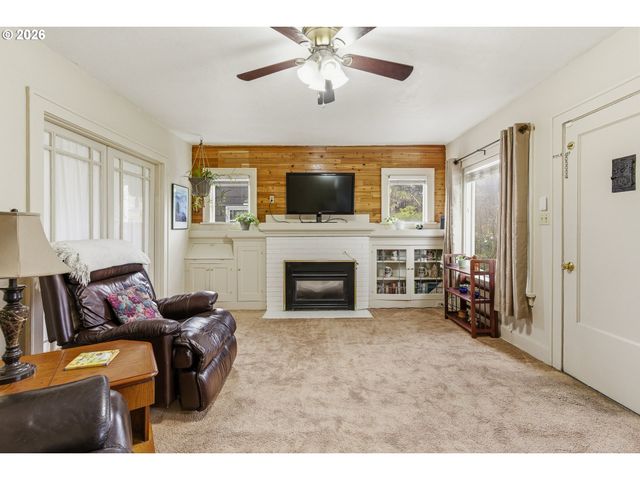 7052 N FENWICK Ave, Portland, OR 97217