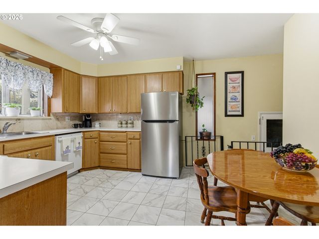 7052 N FENWICK Ave, Portland, OR 97217