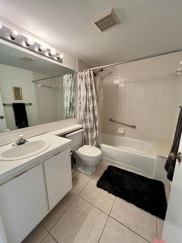 1111 Green Pine Boulevard G3, West Palm Beach, FL 33409