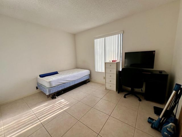 1111 Green Pine Boulevard G3, West Palm Beach, FL 33409