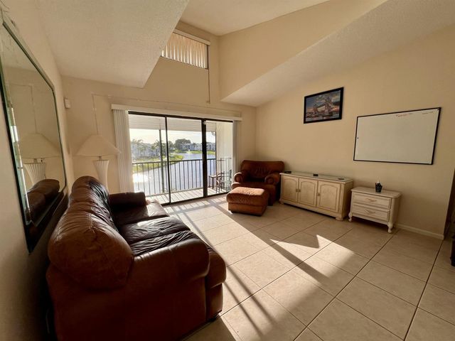 1111 Green Pine Boulevard G3, West Palm Beach, FL 33409