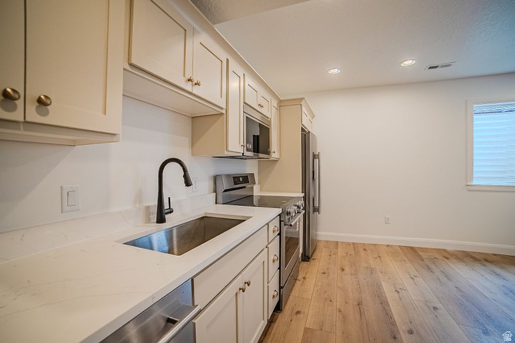 Image 11 of property listing at 152 W BIRDS EYE LN #4311, Vineyard, UT 84059