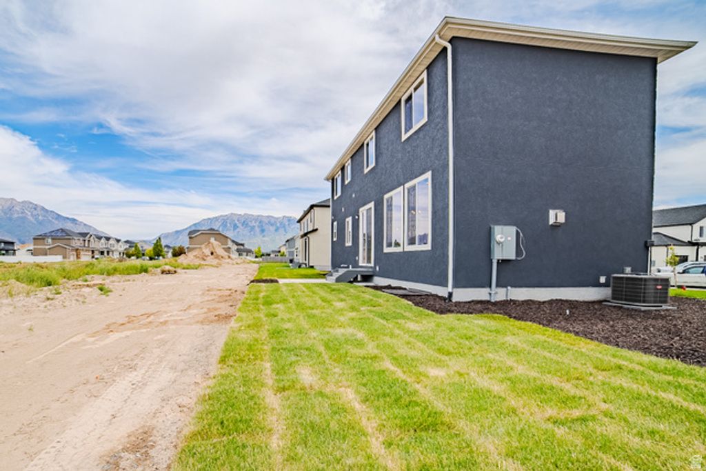 Image 3 of property listing at 152 W BIRDS EYE LN #4311, Vineyard, UT 84059