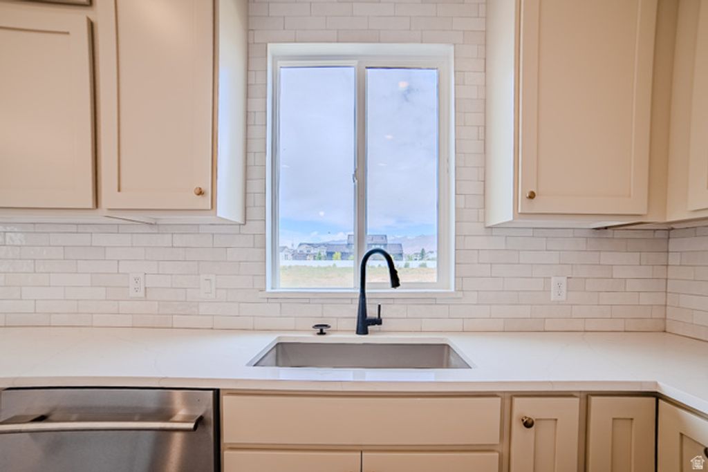 Image 31 of property listing at 152 W BIRDS EYE LN #4311, Vineyard, UT 84059
