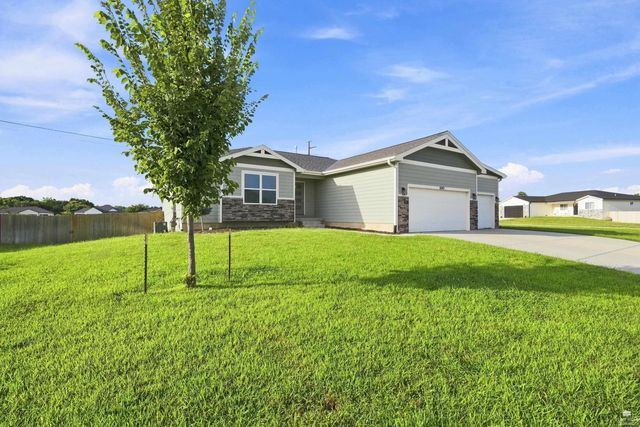 8397 Zac's Court, Manhattan, KS 66502