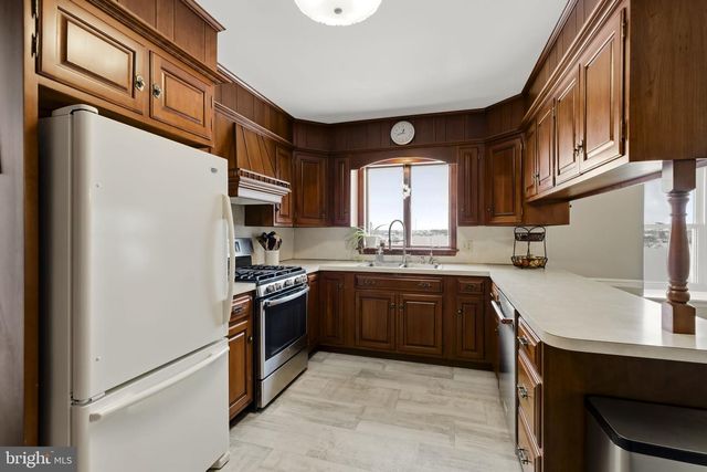 159 EDGEWOOD DR, New Holland, PA 17557