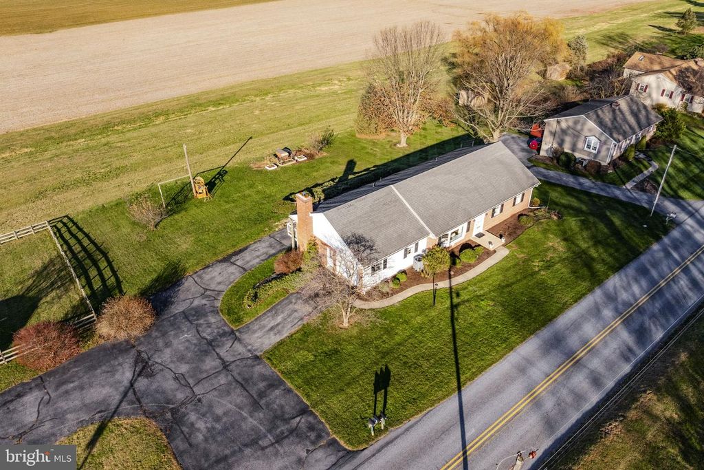 159 EDGEWOOD DR, New Holland, PA 17557