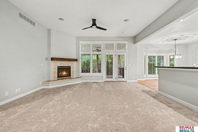 1604 S 190th Plaza, Omaha, NE 68130