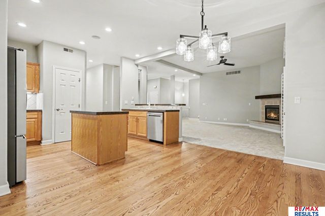 1604 S 190th Plaza, Omaha, NE 68130