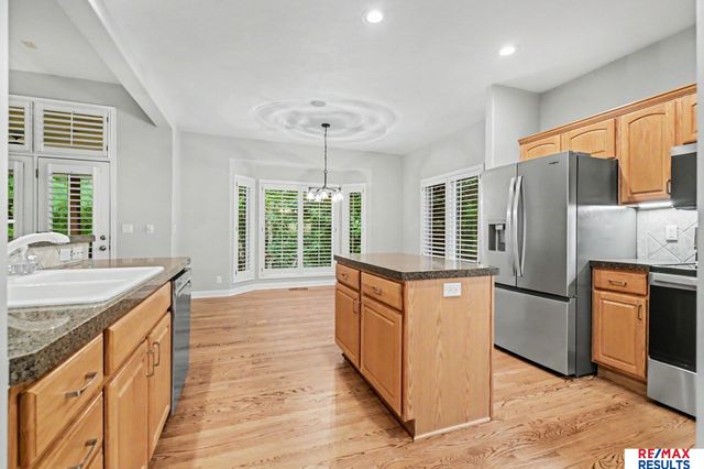 1604 S 190th Plaza, Omaha, NE 68130