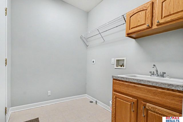 1604 S 190th Plaza, Omaha, NE 68130