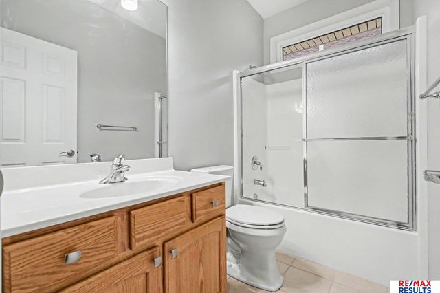 1604 S 190th Plaza, Omaha, NE 68130
