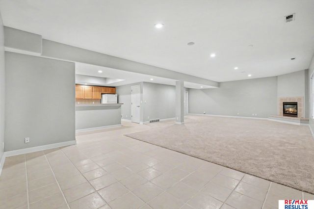 1604 S 190th Plaza, Omaha, NE 68130