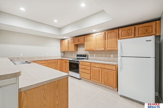 1604 S 190th Plaza, Omaha, NE 68130
