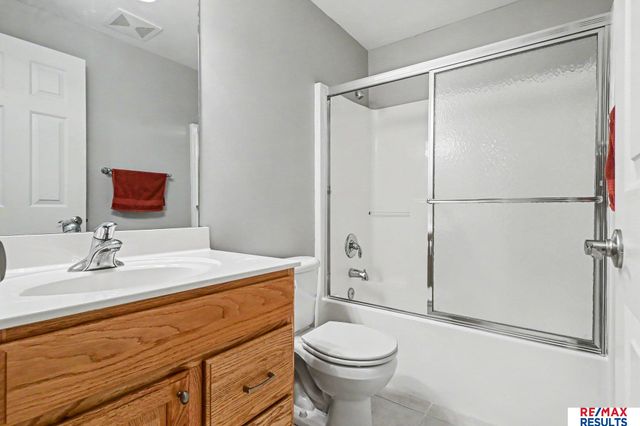 1604 S 190th Plaza, Omaha, NE 68130