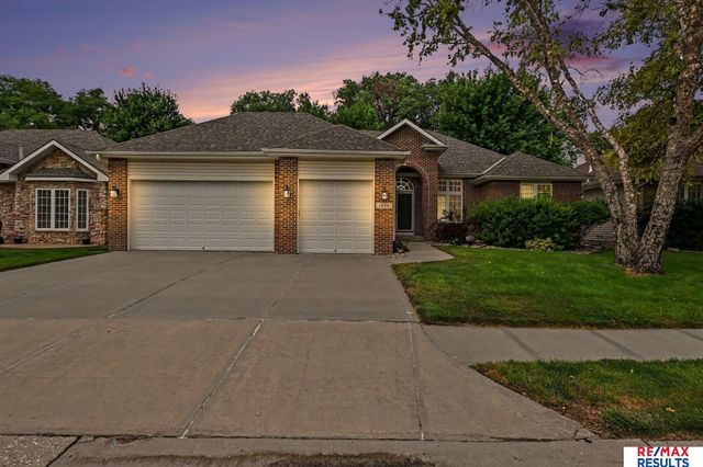 1604 S 190th Plaza, Omaha, NE 68130