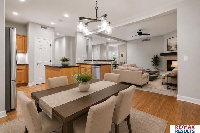 1604 S 190th Plaza, Omaha, NE 68130