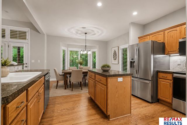 1604 S 190th Plaza, Omaha, NE 68130