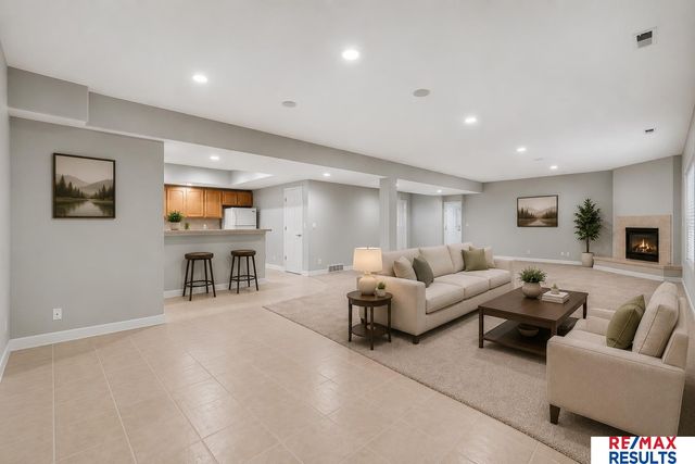 1604 S 190th Plaza, Omaha, NE 68130